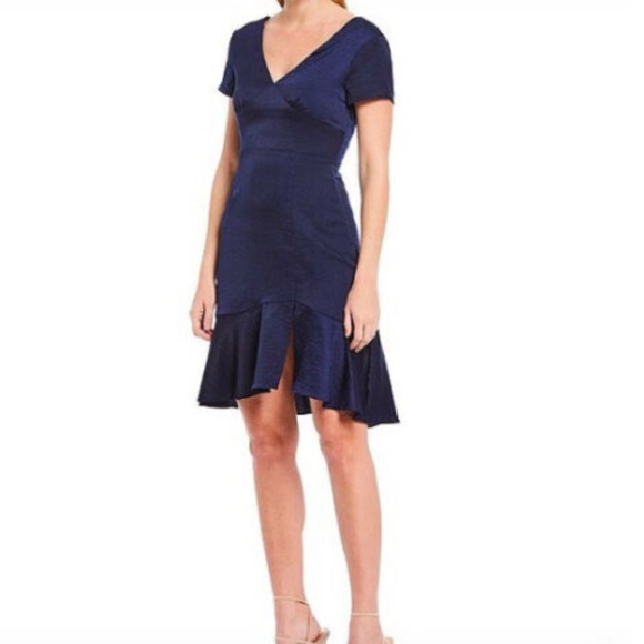NWT Skies are Blue Navy V Neck Short Sleeve Satin - Picture 1 of 7